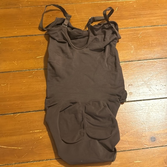 Seamless Sculpt Brief Bodysuit Shapewear in Cocoa - Picture 8 of 8